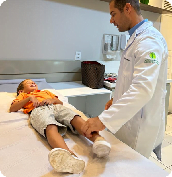 Dr. Eduardo Medeiros - Ortopedista e Traumatologista